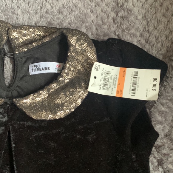 Girls Velvet Dress.brand new - Picture 2 of 4